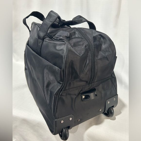 Zip n’ Jet Softshell Rolling Suitcase - Picture 4 of 4